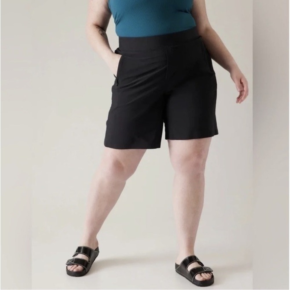 Athleta Brooklyn Bermuda Short 12 Black 9" Inseam Travel Work
